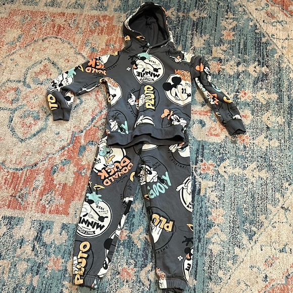 Disney & Sonic the Hedgehog Bundle - Boys size 8/10 - Picture 2 of 4